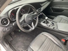 Alfa Romeo Giulia 2.2D 180HP КСЕНОН НАВИ, снимка 6