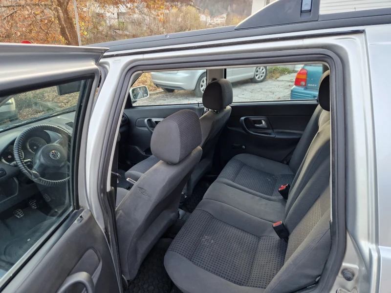 VW Polo 1.9SDi, снимка 8 - Автомобили и джипове - 48043835