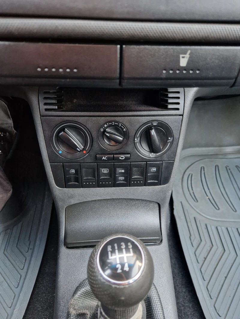 VW Polo 1.9SDi, снимка 15 - Автомобили и джипове - 48043835