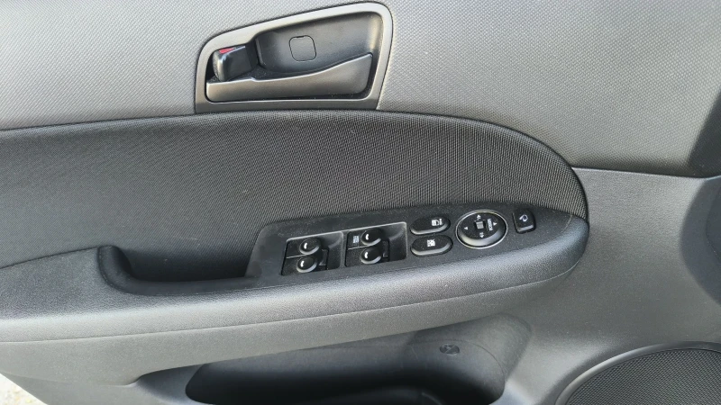 Hyundai I30 1.4i, снимка 11 - Автомобили и джипове - 50943139