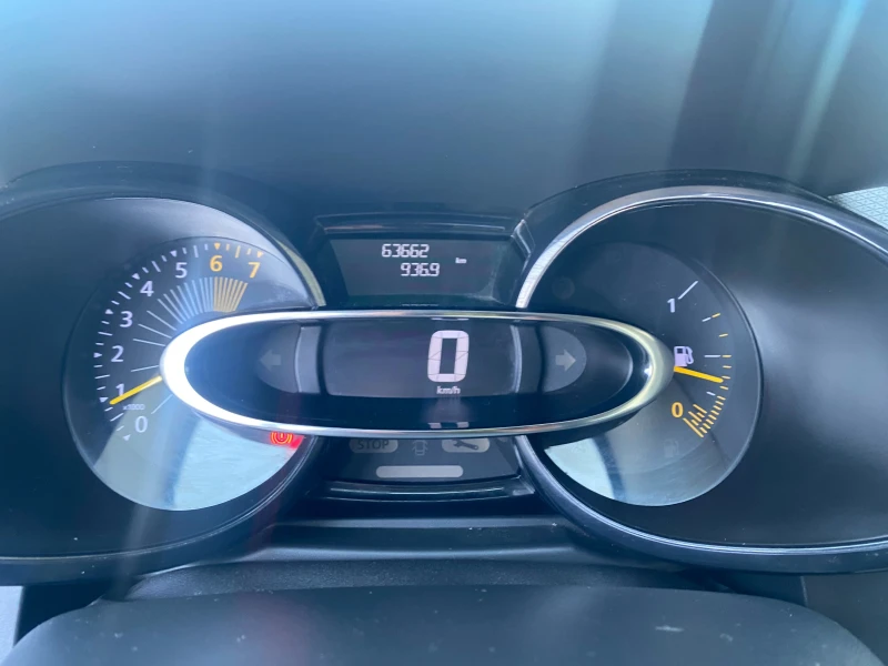 Renault Clio 1.2i, снимка 17 - Автомобили и джипове - 51169404