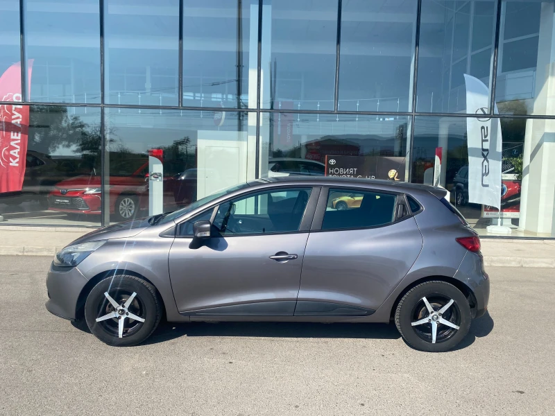 Renault Clio 1.2i, снимка 6 - Автомобили и джипове - 51169404