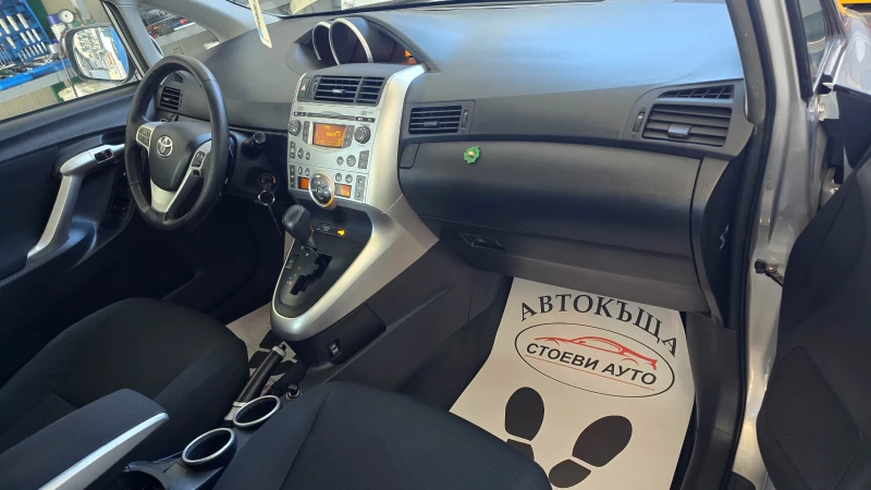 Toyota Verso 1.8* 2011г* бензин* 147кс, снимка 14 - Автомобили и джипове - 52413912