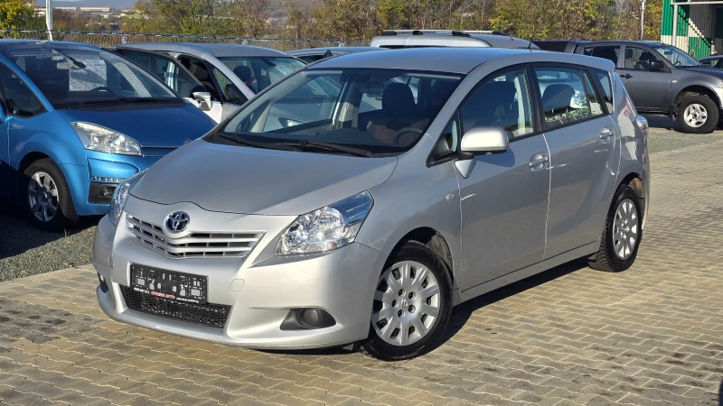 Toyota Verso 1.8* 2011г* бензин* 147кс, снимка 3 - Автомобили и джипове - 52413912