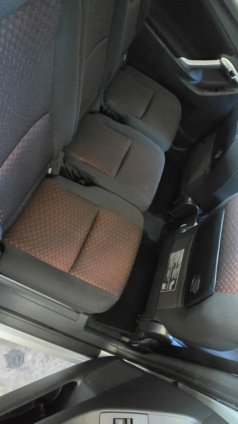 Toyota Verso 1.8* 2011г* бензин* 147кс, снимка 12 - Автомобили и джипове - 52413912