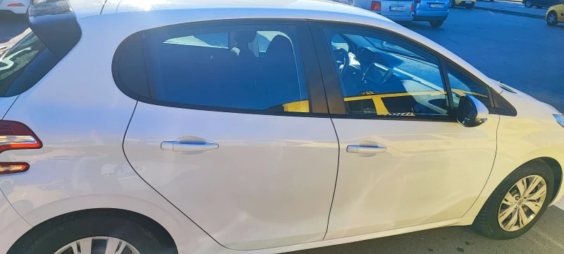 Peugeot 208, снимка 4 - Автомобили и джипове - 52942792