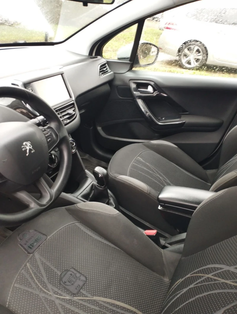 Peugeot 208, снимка 9 - Автомобили и джипове - 53426008