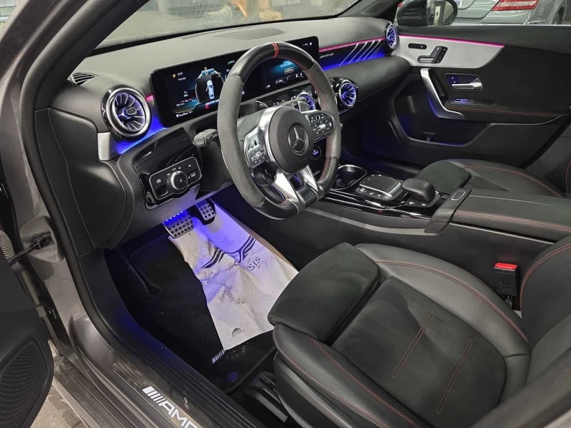 Mercedes-Benz A 35 * AMG * CARFAX * БЕЗ ПЪРВОНАЧАЛНА ВНОСКА, снимка 14 - Автомобили и джипове - 52950834