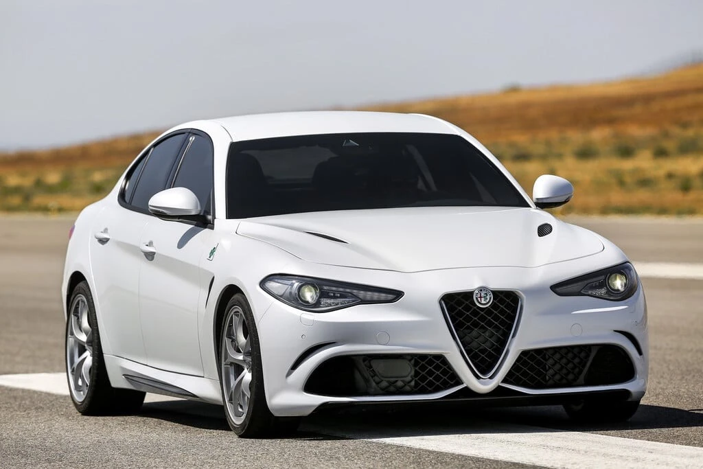Alfa Romeo Giulia 2.2D 180HP КСЕНОН НАВИ, снимка 1