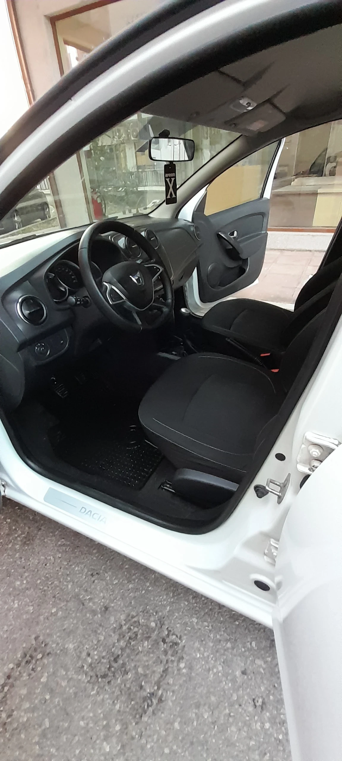 Dacia Sandero 0.900куб. С ТУРБО - изображение 9