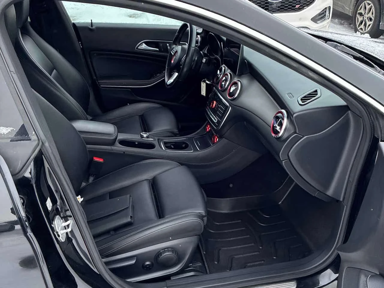 Mercedes-Benz CLA 250 CARFAX/ПОДГРЕВИ/KEYLESS, снимка 11 - Автомобили и джипове - 53739269