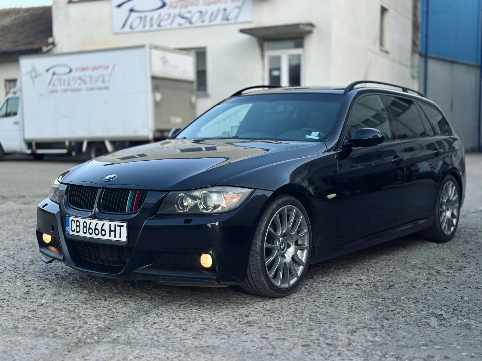 BMW 320 M-Technik/RECARO/NAVI, снимка 2 - Автомобили и джипове - 53859799