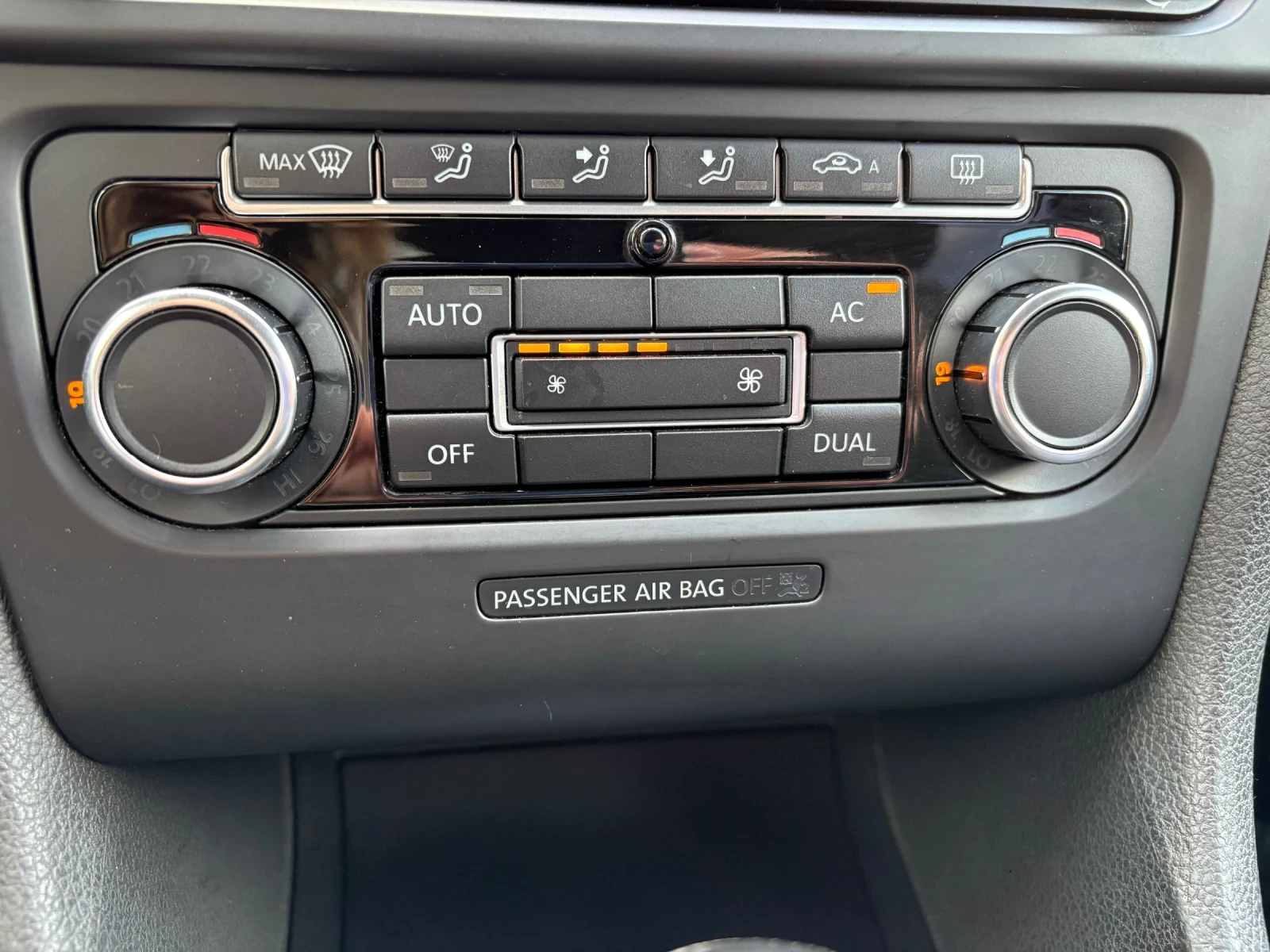 VW Golf 1.6 Bi-Fuel, снимка 6 - Автомобили и джипове - 54091586