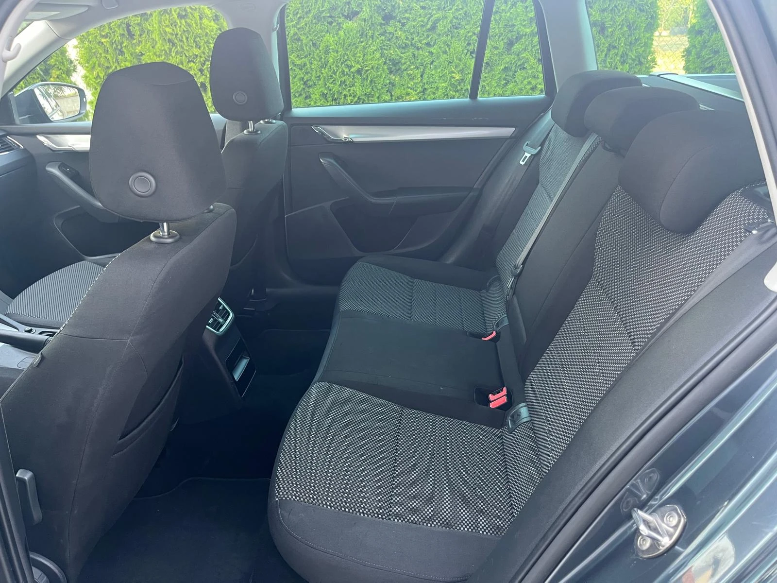 Skoda Octavia 2.0 TDI AVTO NAVI, снимка 9 - Автомобили и джипове - 54140014