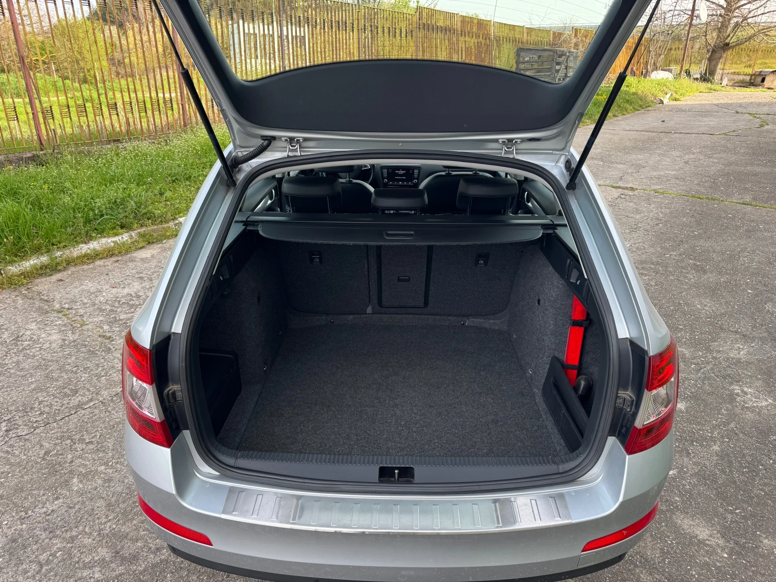 Skoda Octavia 2.0TDI EXECUTIVE CANTON, снимка 13 - Автомобили и джипове - 54208567