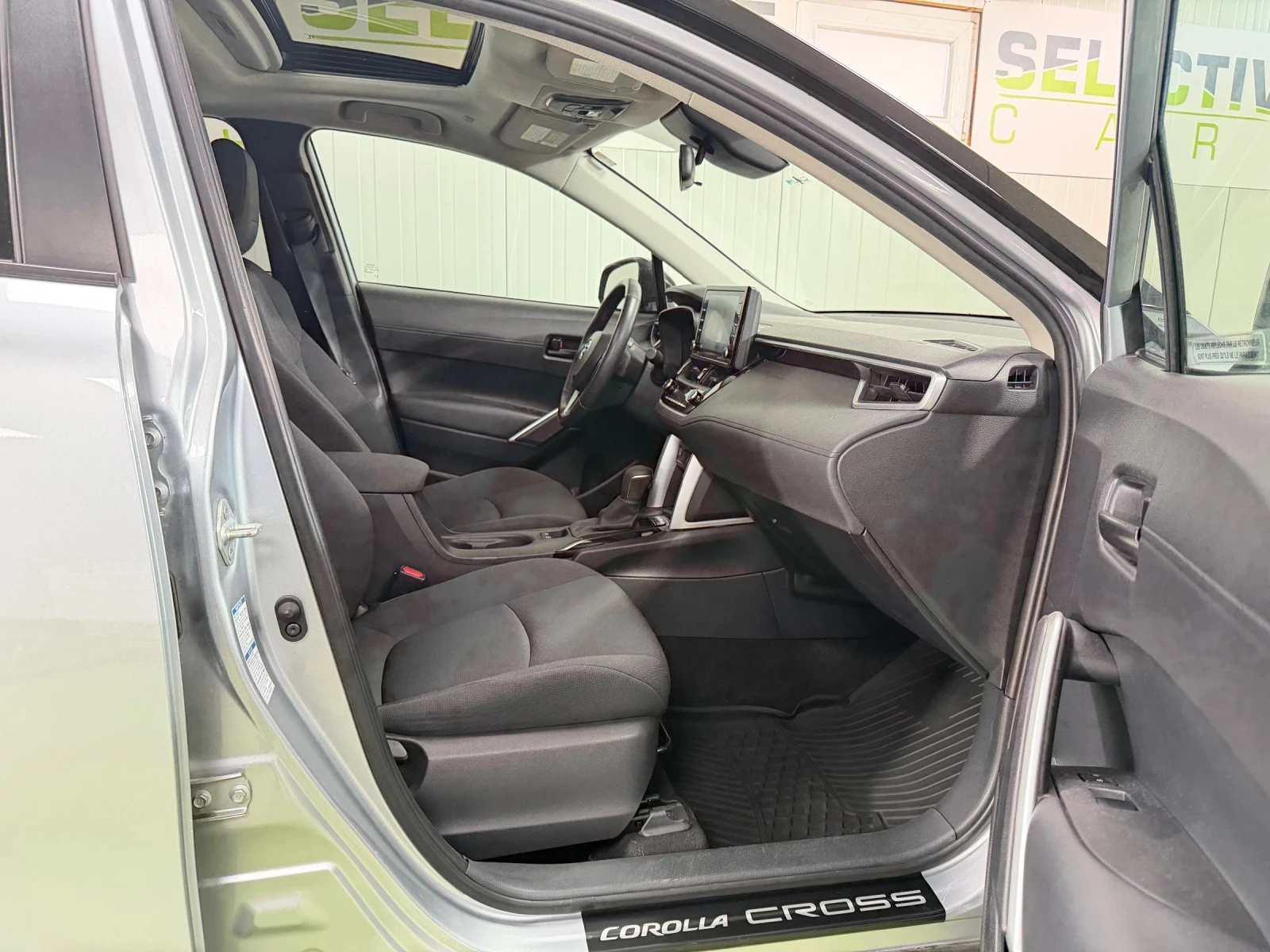 Toyota Corolla Cross AWD, снимка 15 - Автомобили и джипове - 54625820