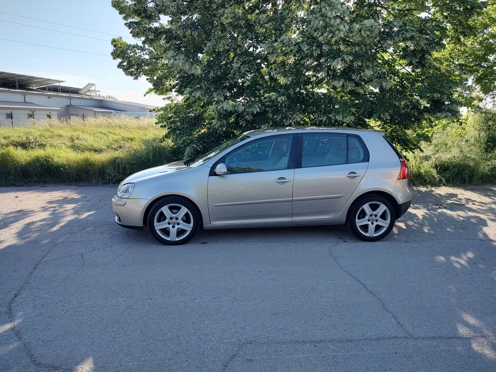 VW Golf 2.0 TDI, снимка 2 - Автомобили и джипове - 54723244