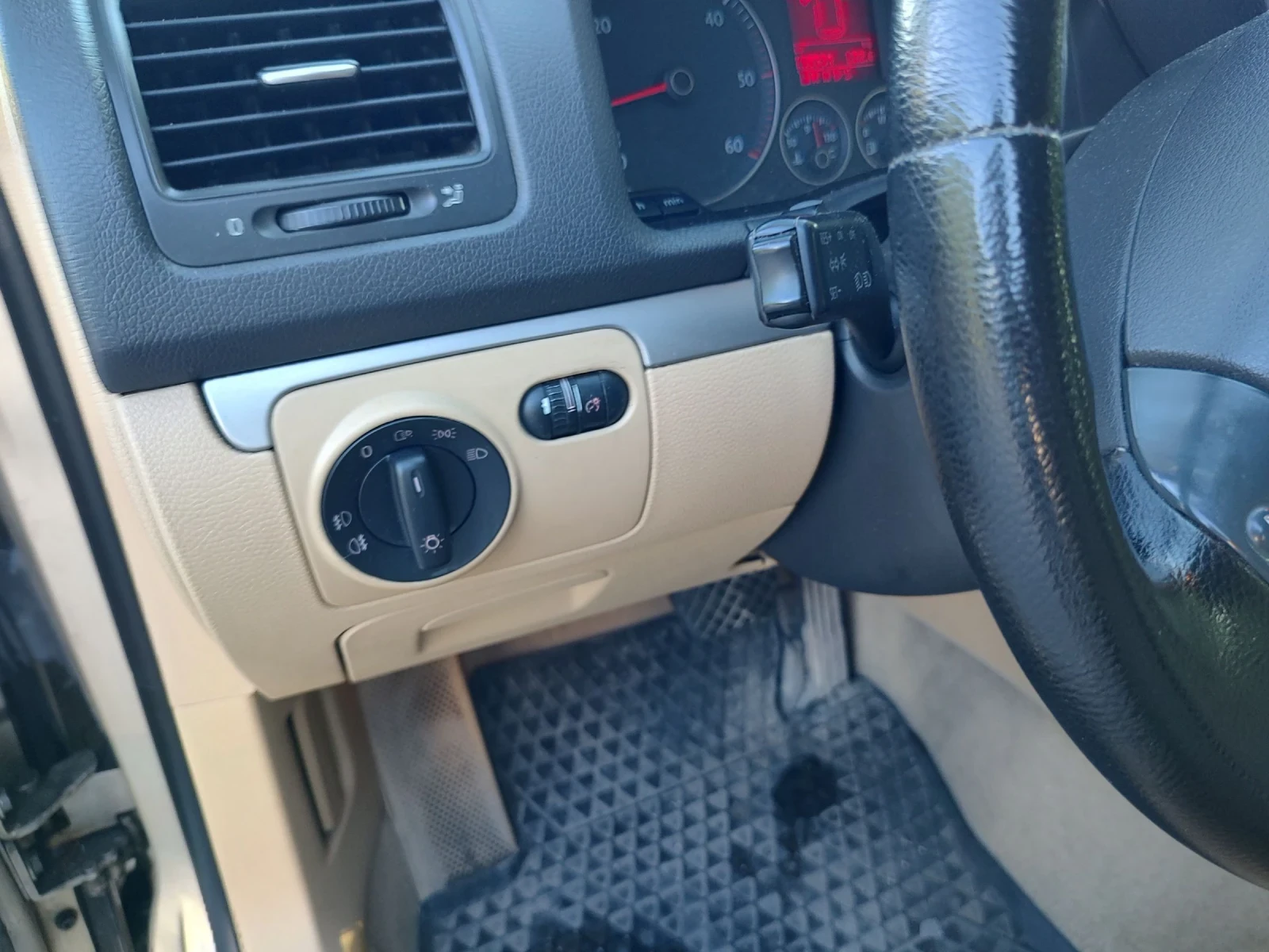 VW Golf 2.0 TDI, снимка 17 - Автомобили и джипове - 54723244