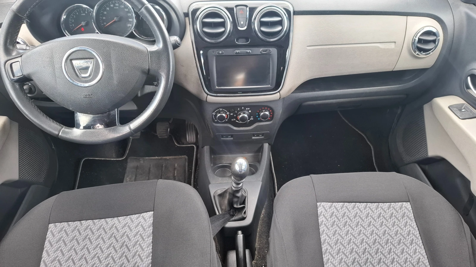 Dacia Lodgy 1.5 DCI, снимка 12 - Автомобили и джипове - 55153796