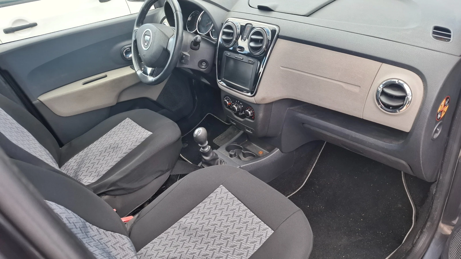 Dacia Lodgy 1.5 DCI, снимка 13 - Автомобили и джипове - 55153796