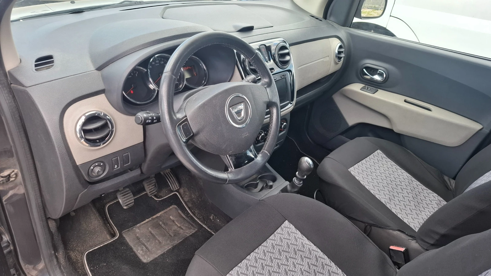 Dacia Lodgy 1.5 DCI, снимка 10 - Автомобили и джипове - 55153796