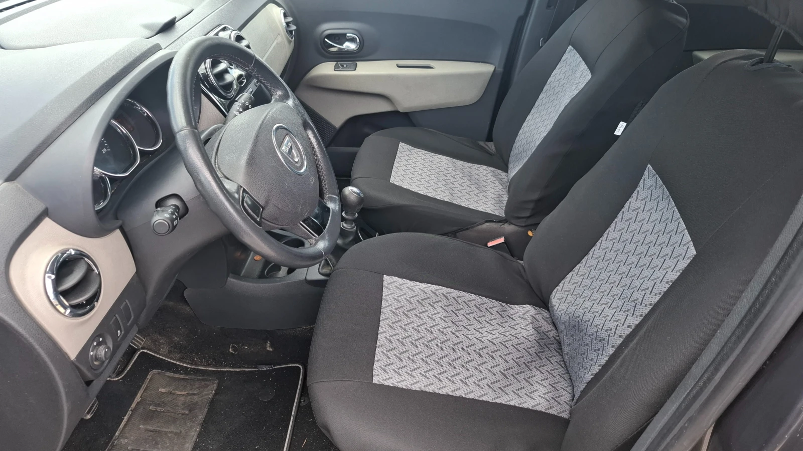 Dacia Lodgy 1.5 DCI, снимка 11 - Автомобили и джипове - 55153796