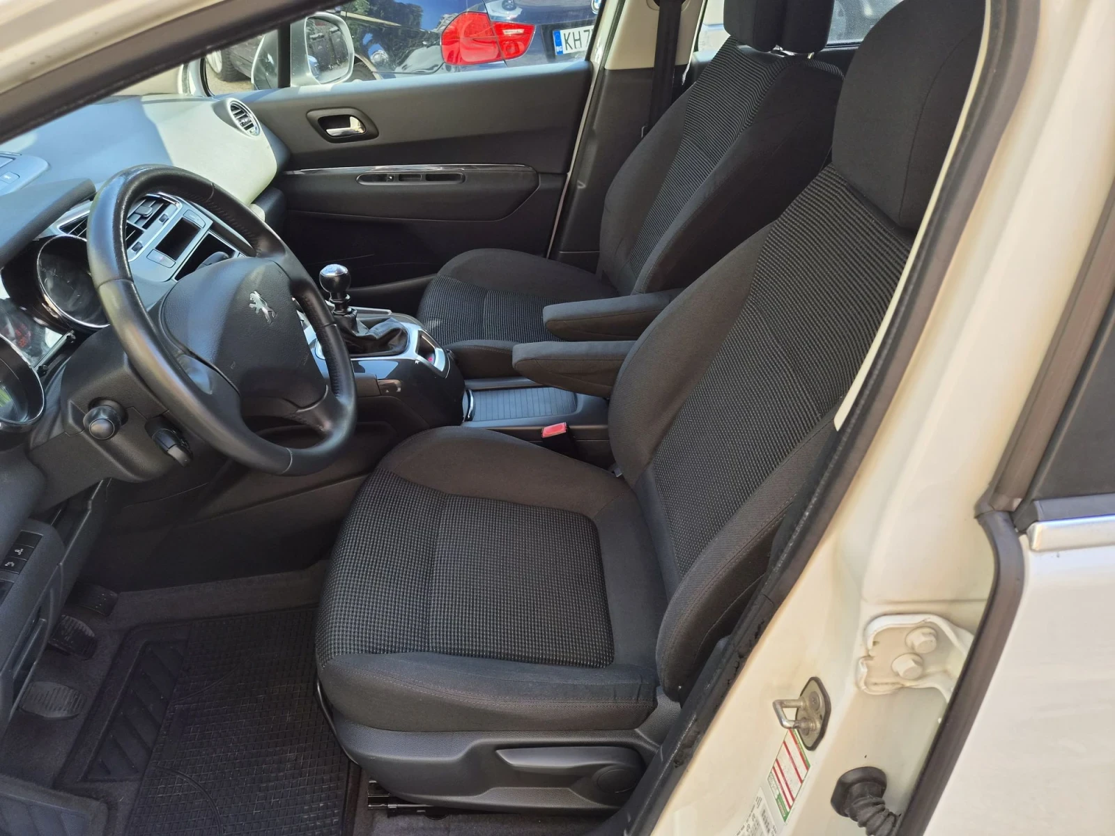 Peugeot 5008, снимка 12 - Автомобили и джипове - 55910753