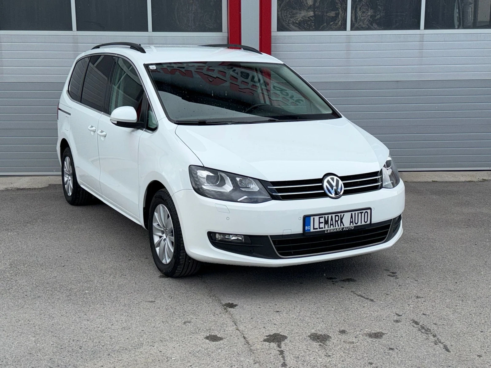 VW Sharan 2.0TDI AUTOMATIK DSG NAVI EVRO 6B ЛИЗИНГ!!!, снимка 5 - Автомобили и джипове - 56242900
