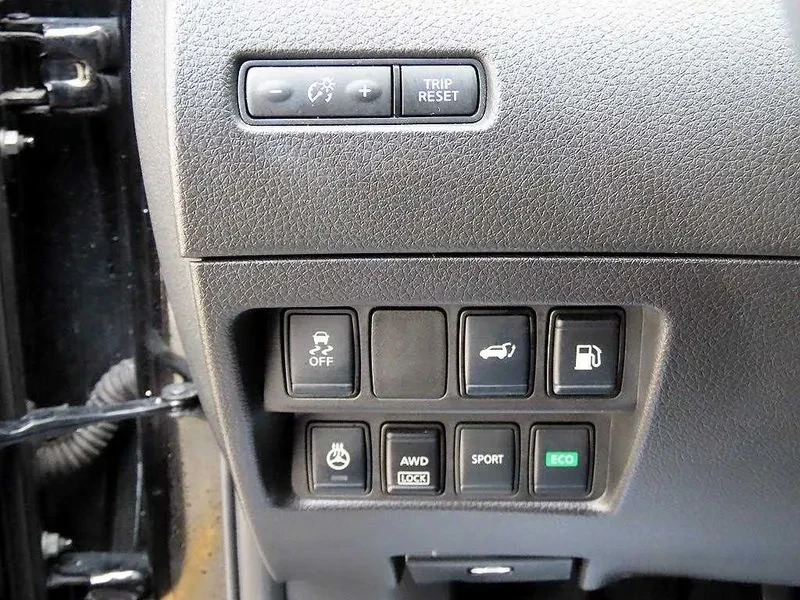 Nissan X-trail 2.5 4WD, снимка 11 - Автомобили и джипове - 55740410
