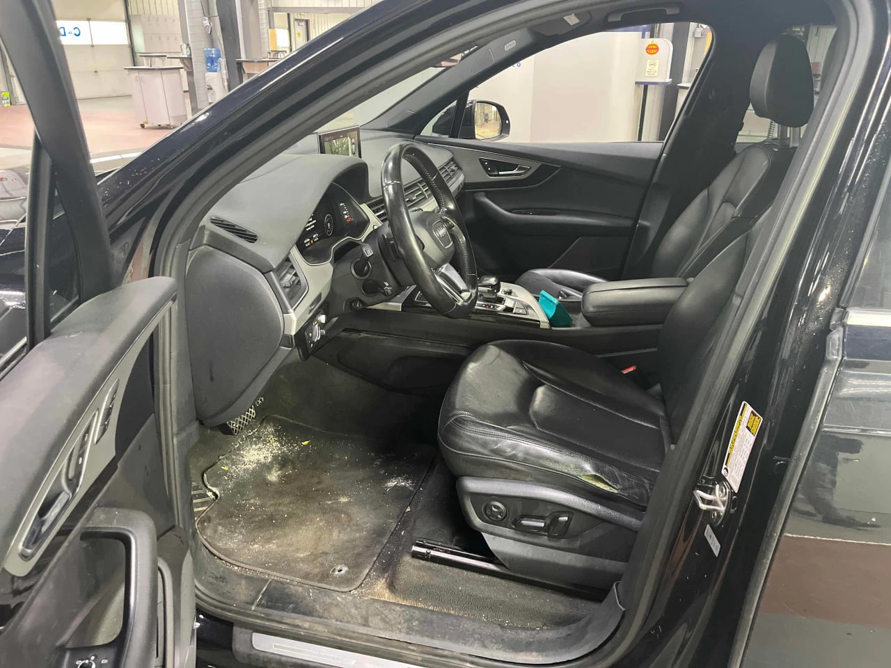 Audi Q7 * АВТО КРЕДИТ* ЦЕНА ДО БГ * СЕРВИЗНА ИСТОРИЯ *  - изображение 7