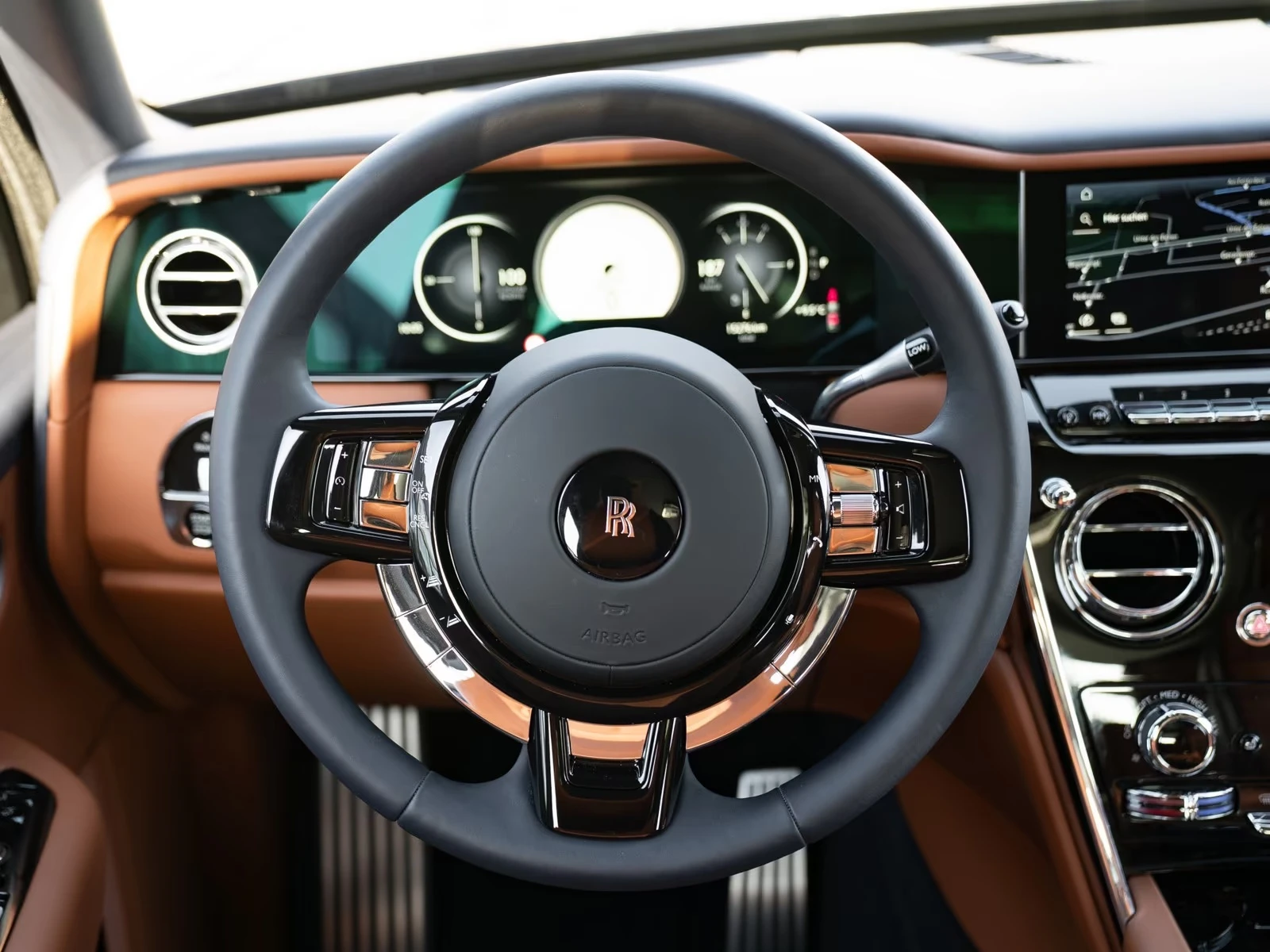 Rolls-Royce Cullinan V12 / BESPOKE / 360 / NIGHT / STARLIGHT, снимка 12 - Автомобили и джипове - 54967169