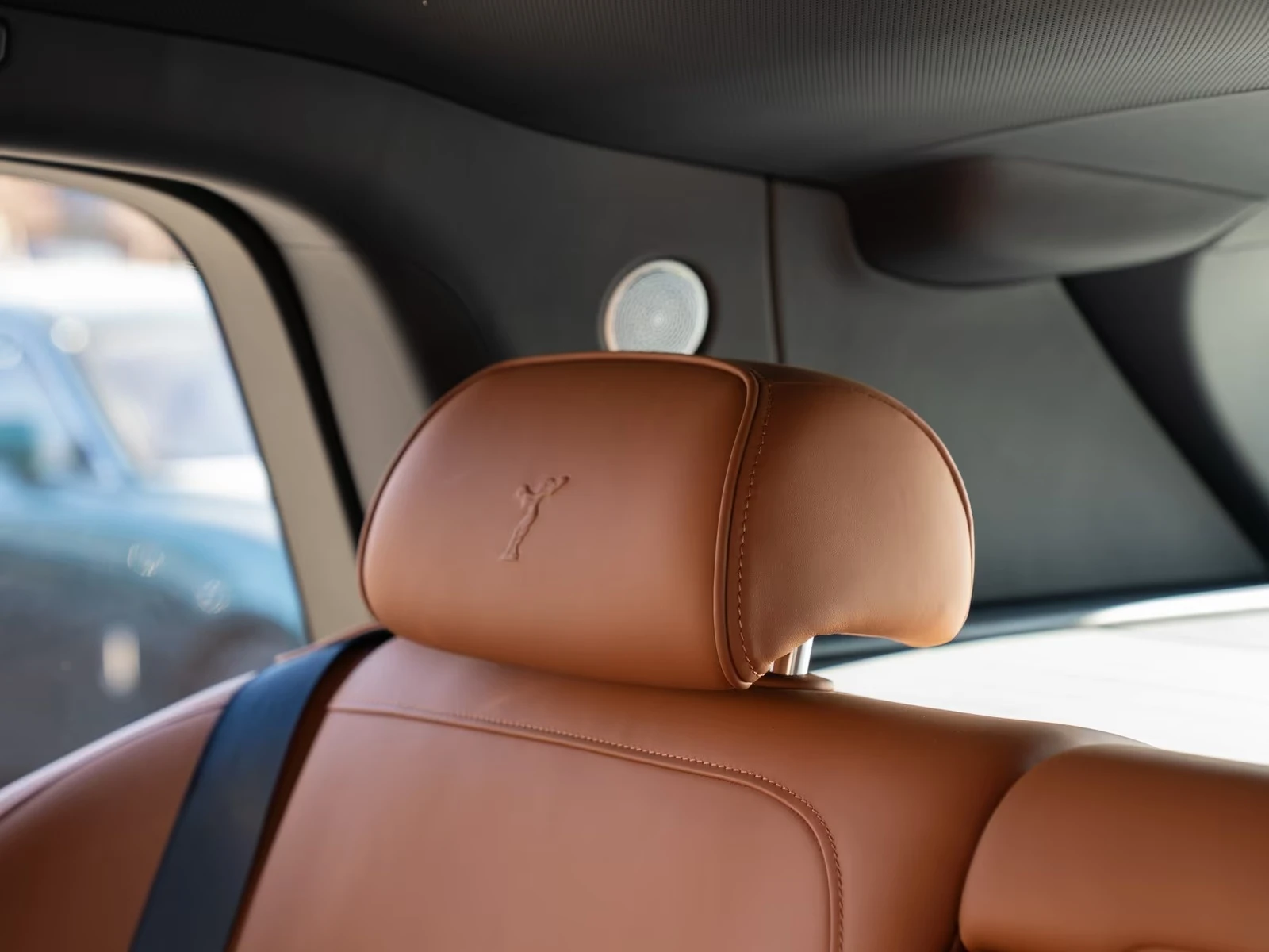 Rolls-Royce Cullinan V12 / BESPOKE / 360 / NIGHT / STARLIGHT, снимка 16 - Автомобили и джипове - 54967169