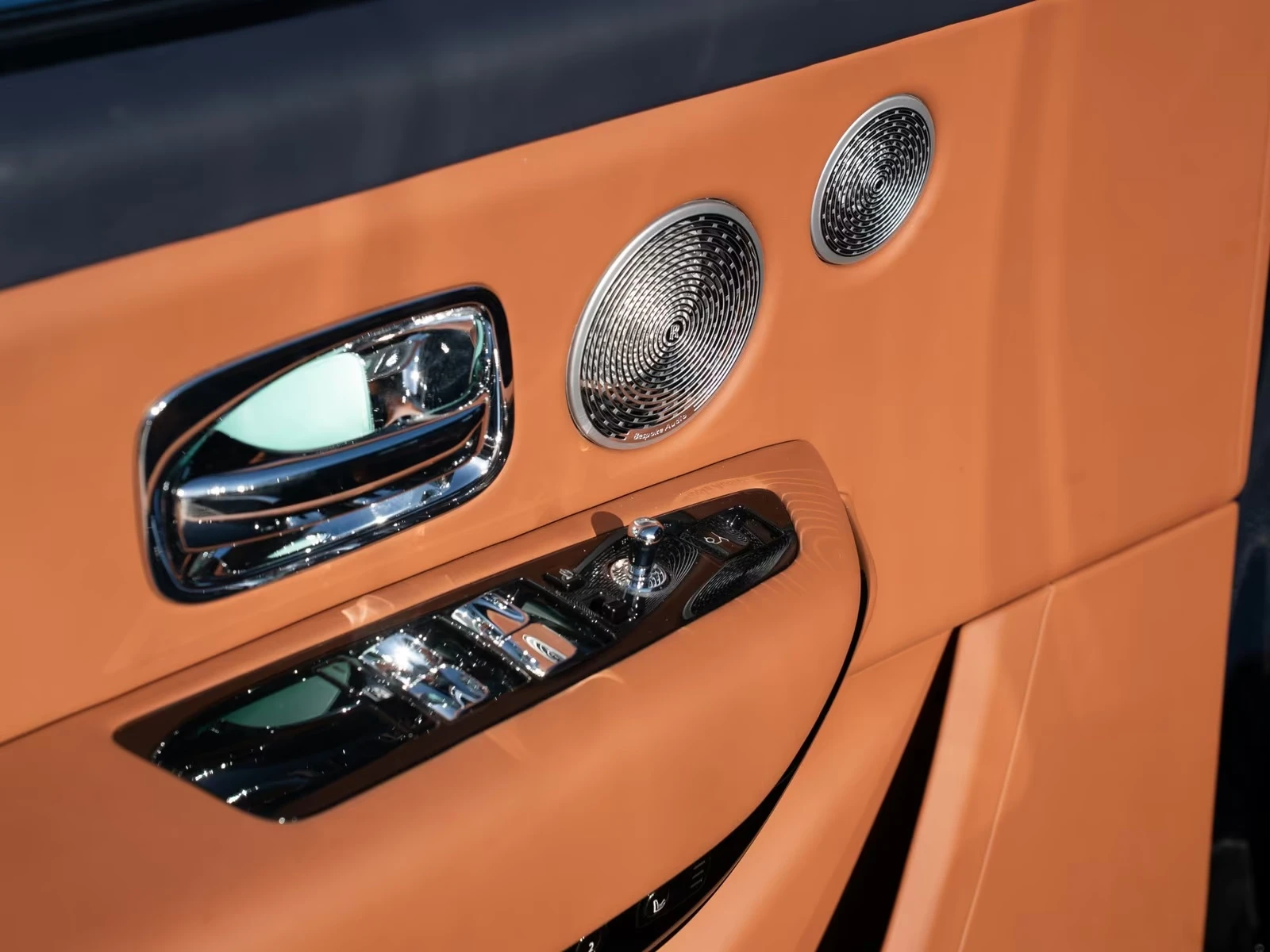 Rolls-Royce Cullinan V12 / BESPOKE / 360 / NIGHT / STARLIGHT, снимка 7 - Автомобили и джипове - 54967169