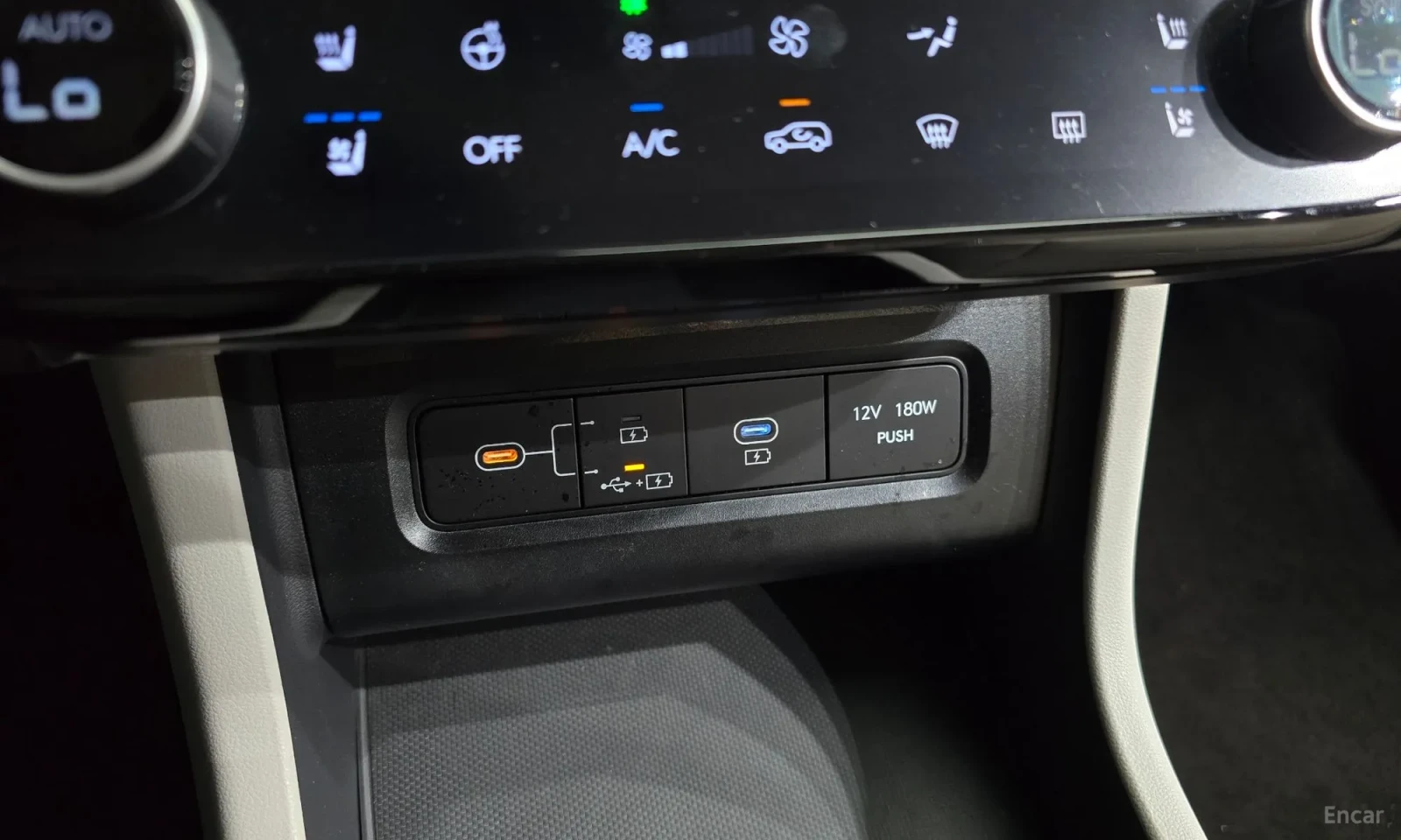 Hyundai Tucson Diesel 2.0 2WD, снимка 12 - Автомобили и джипове - 55049624