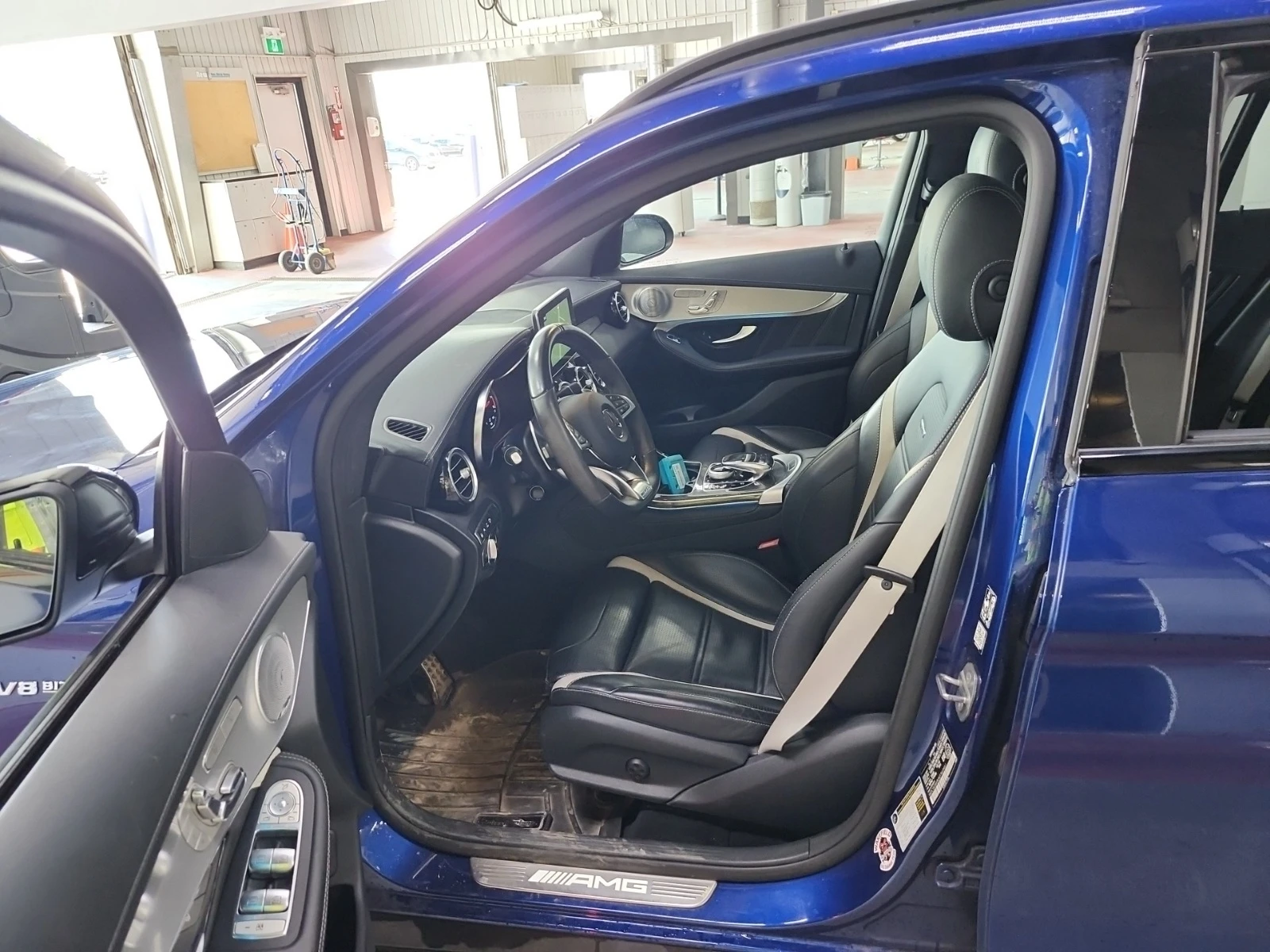 Mercedes-Benz GLC 63 AMG * * CARFAX * * АВТО КРЕДИТ * * , снимка 7 - Автомобили и джипове - 55123281