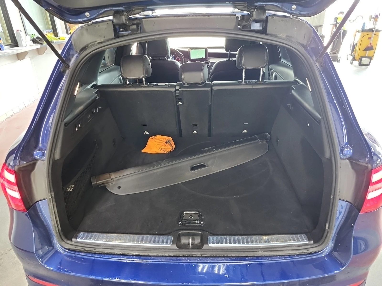 Mercedes-Benz GLC 63 AMG * * CARFAX * * АВТО КРЕДИТ * * , снимка 13 - Автомобили и джипове - 55123281