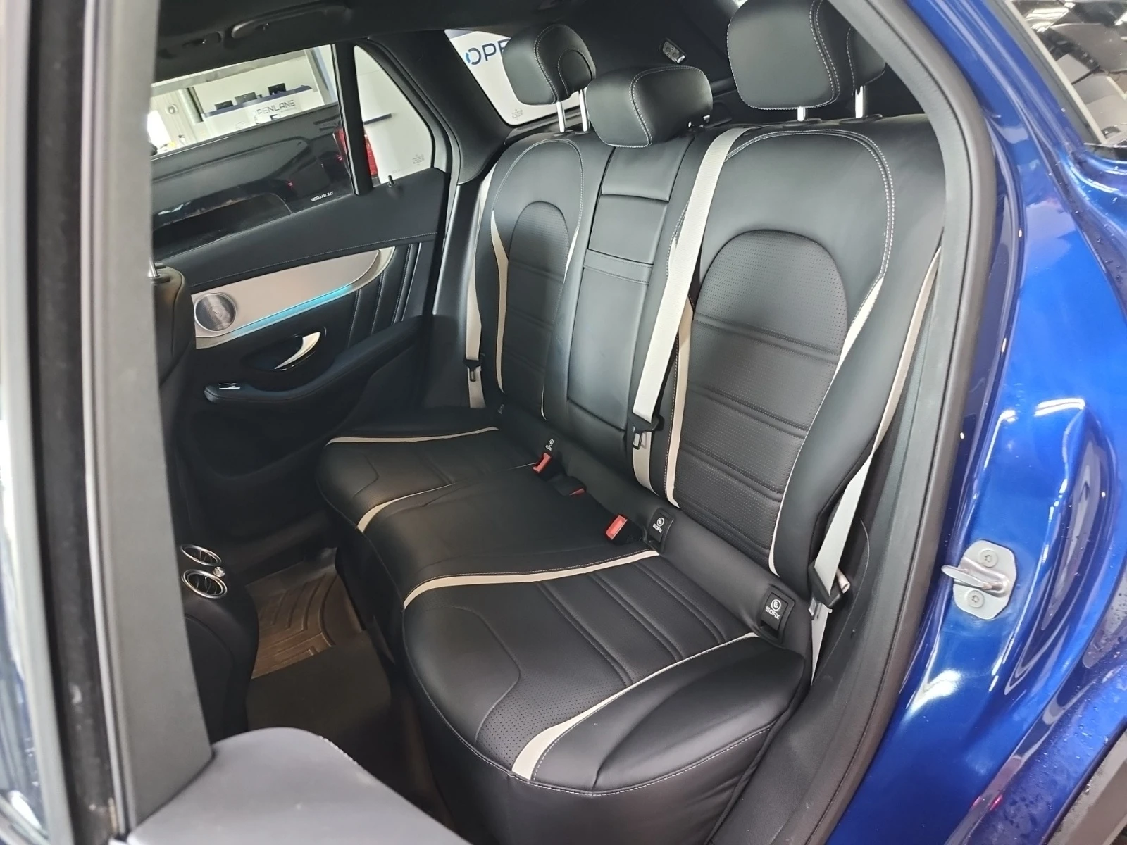 Mercedes-Benz GLC 63 AMG * * CARFAX * * АВТО КРЕДИТ * * , снимка 12 - Автомобили и джипове - 55123281