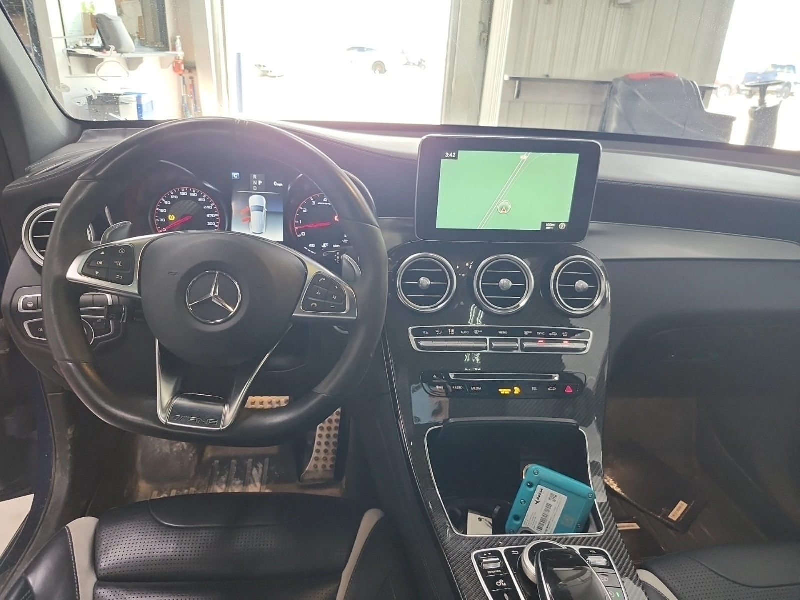 Mercedes-Benz GLC 63 AMG * * CARFAX * * АВТО КРЕДИТ * * , снимка 8 - Автомобили и джипове - 55123281
