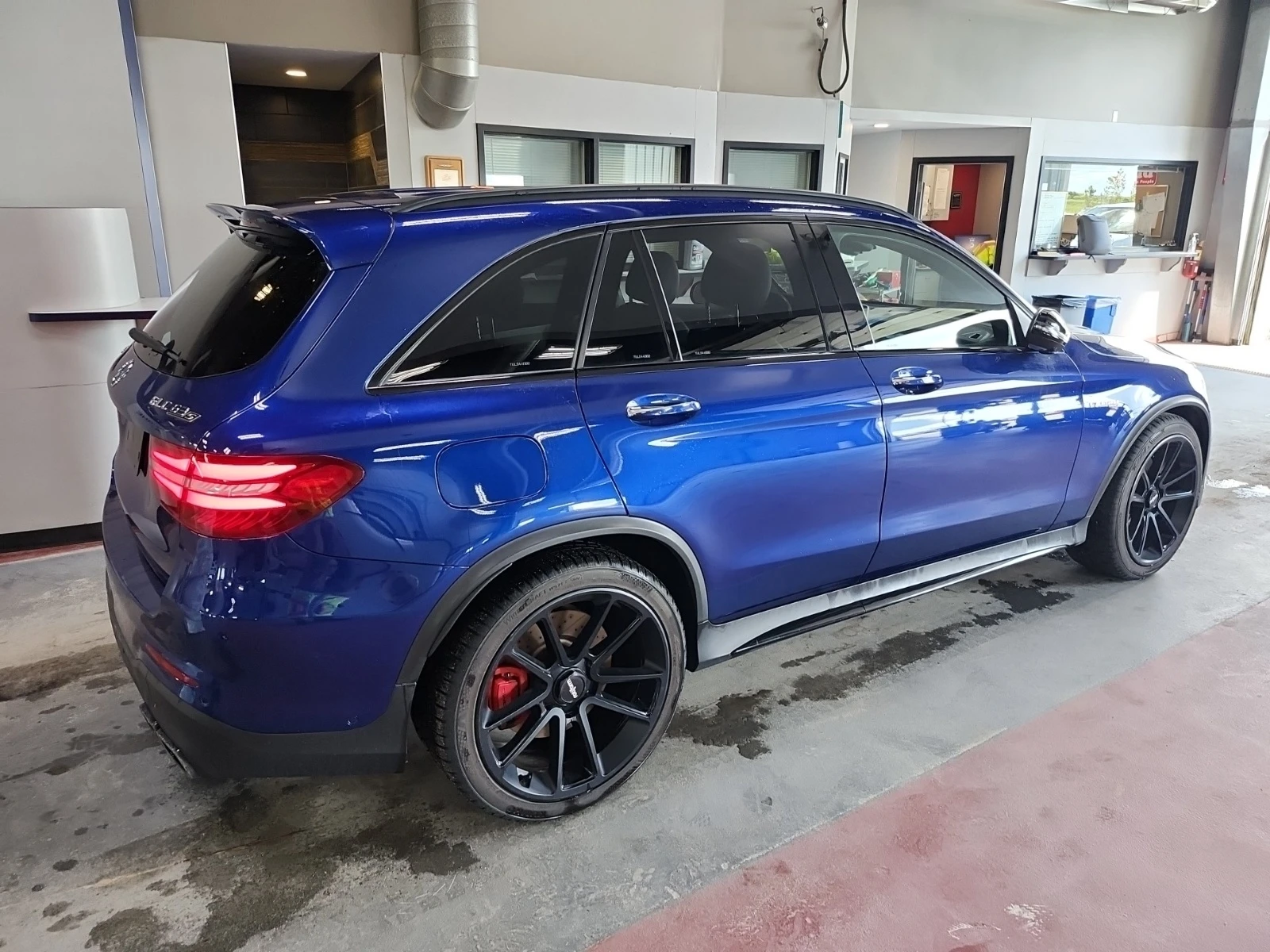 Mercedes-Benz GLC 63 AMG * * CARFAX * * АВТО КРЕДИТ * * , снимка 4 - Автомобили и джипове - 55123281