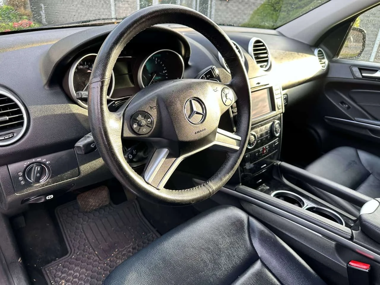 Mercedes-Benz ML 350 * DIESEL BlueTEC * Фиксирана цена до България * , снимка 4 - Автомобили и джипове - 55200704