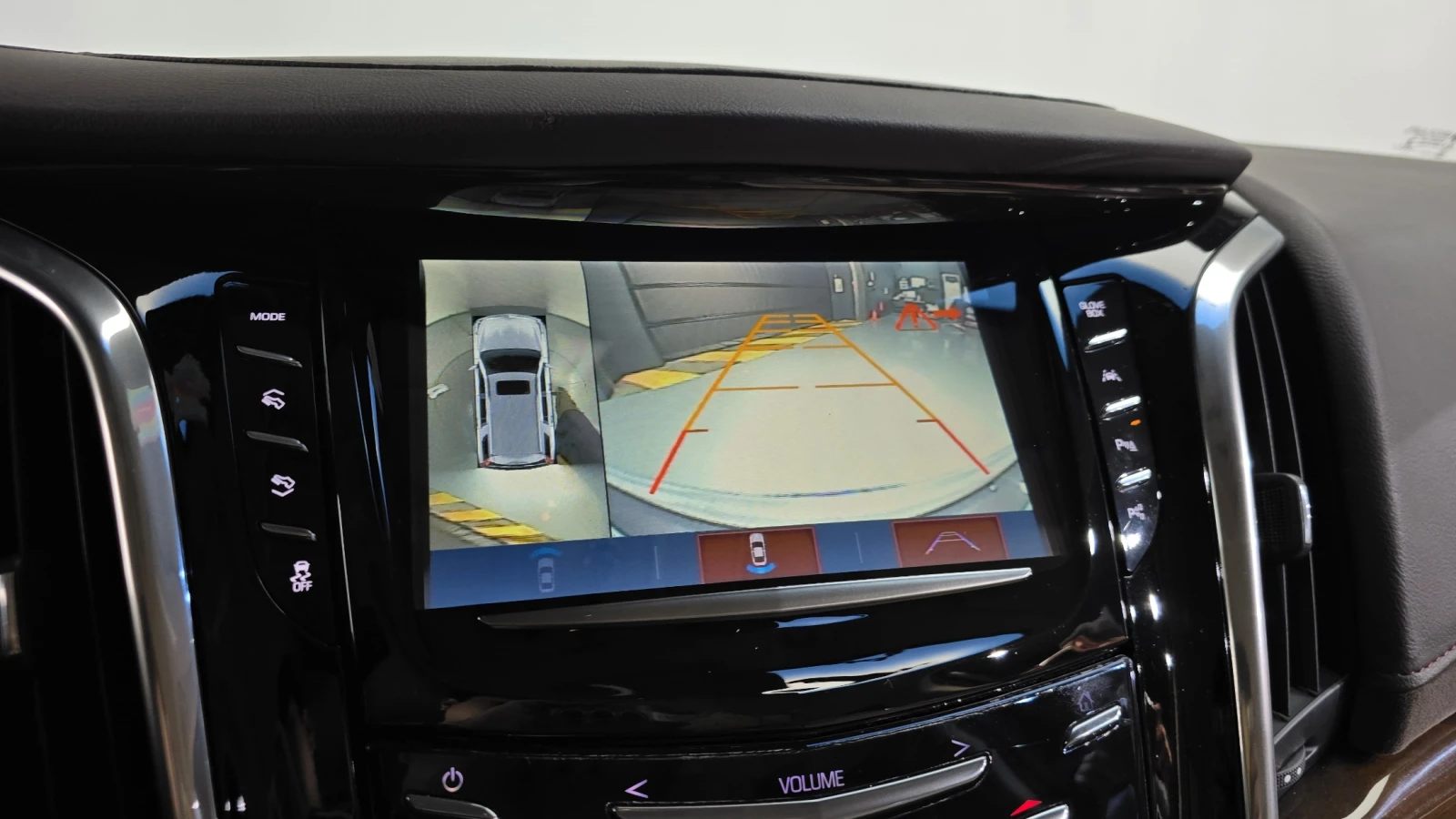 Cadillac Escalade 6.2* BLIND SPOT* HUD* ЕЛ. БАГАЖНИК* 360* КРАЙНА ЦЕ, снимка 14 - Автомобили и джипове - 55367097