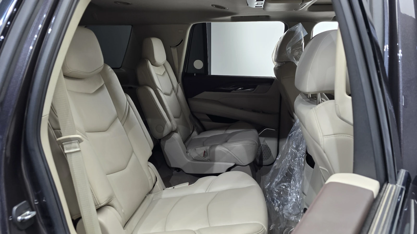 Cadillac Escalade 6.2* BLIND SPOT* HUD* ЕЛ. БАГАЖНИК* 360* КРАЙНА ЦЕ, снимка 11 - Автомобили и джипове - 55367097
