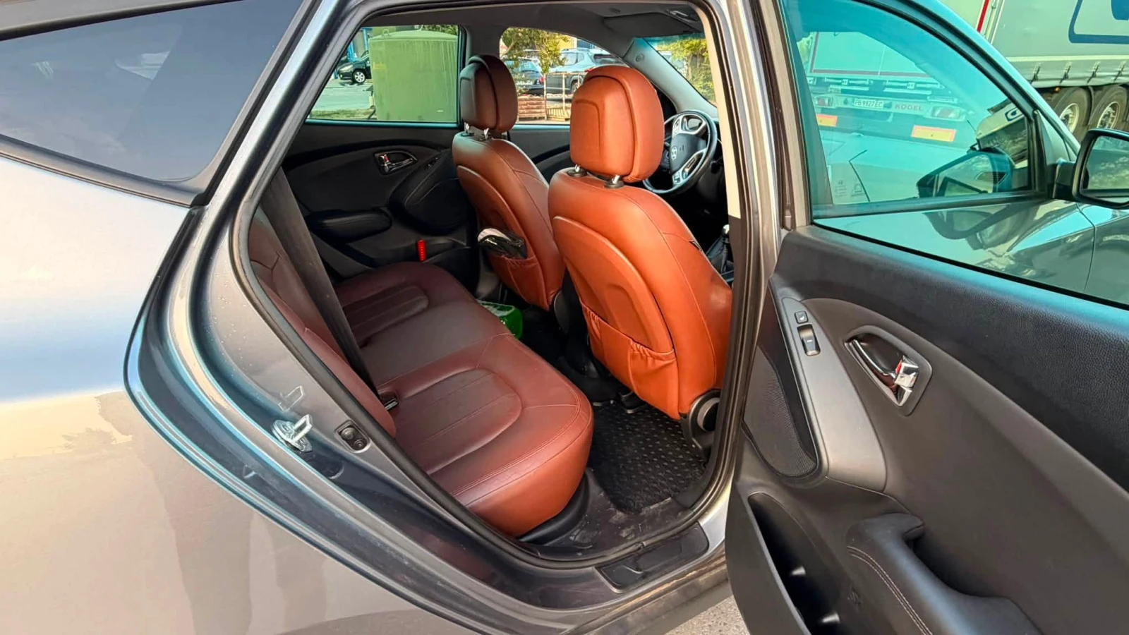 Hyundai IX35 2.0 CRDi Style AWD, снимка 11 - Автомобили и джипове - 55871343