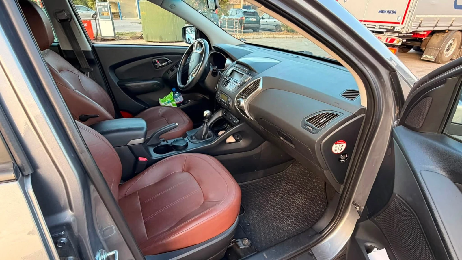 Hyundai IX35 2.0 CRDi Style AWD, снимка 10 - Автомобили и джипове - 55871343