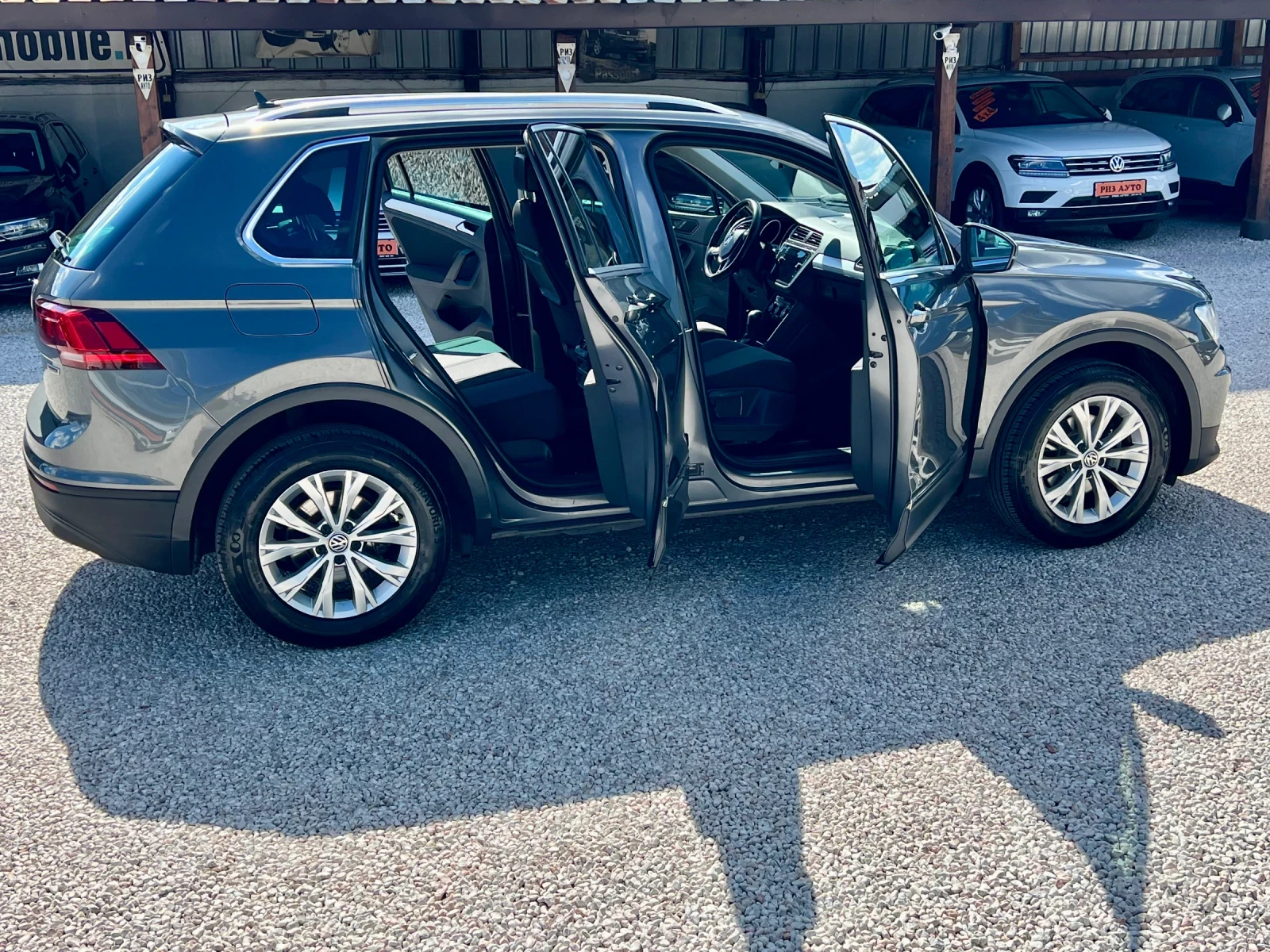 VW Tiguan 2.0TDI* 100%km* AVT* 4x4* DISTRONIK* LIZING, снимка 5 - Автомобили и джипове - 56217553