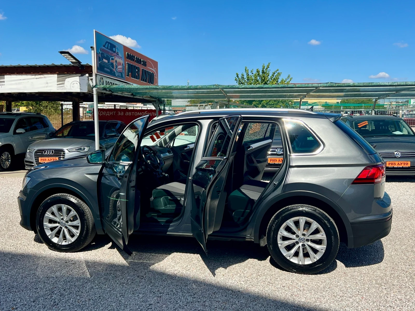 VW Tiguan 2.0TDI* 100%km* AVT* 4x4* DISTRONIK* LIZING, снимка 9 - Автомобили и джипове - 56217553