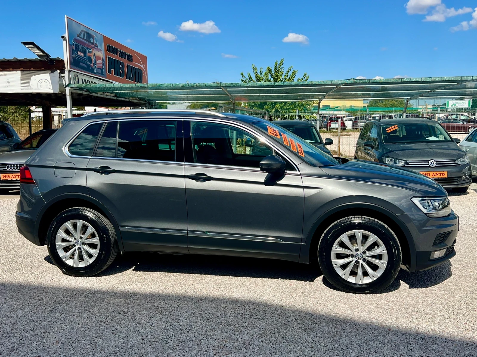 VW Tiguan 2.0TDI* 100%km* AVT* 4x4* DISTRONIK* LIZING, снимка 12 - Автомобили и джипове - 56217553