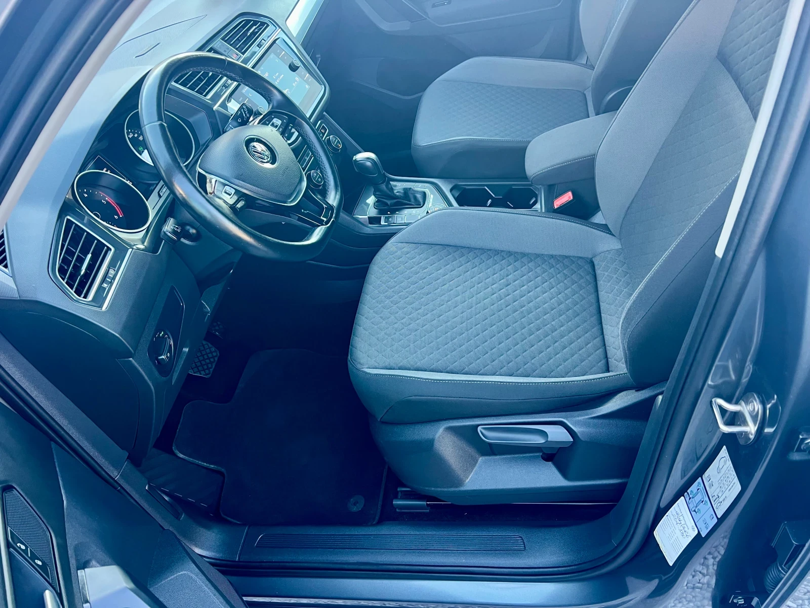 VW Tiguan 2.0TDI* 100%km* AVT* 4x4* DISTRONIK* LIZING, снимка 3 - Автомобили и джипове - 56217553