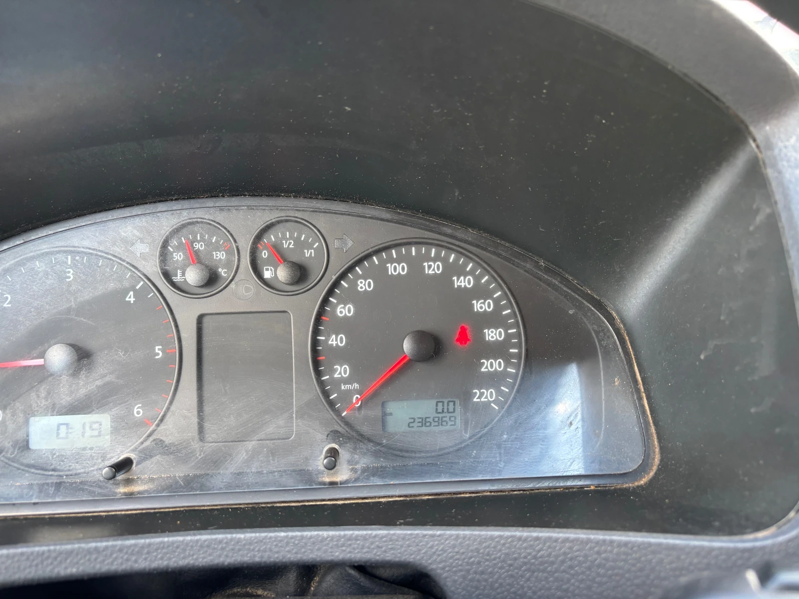 VW T5 1.9TDI.  РЕАЛЕН - изображение 8