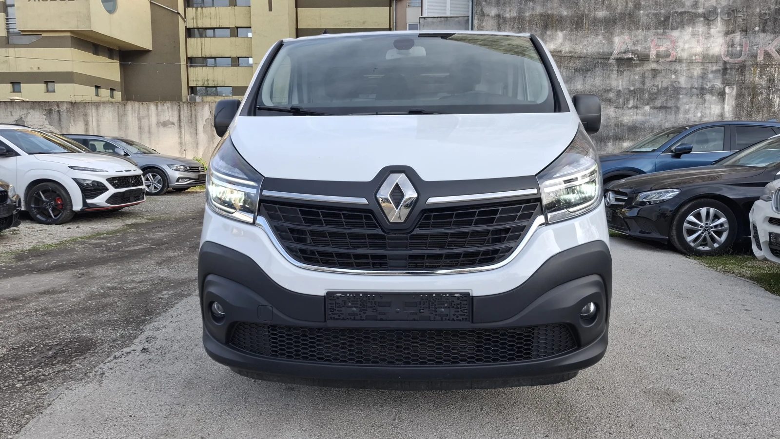 Renault Trafic 2.0 dCi 170, снимка 17 - Бусове и автобуси - 54244230